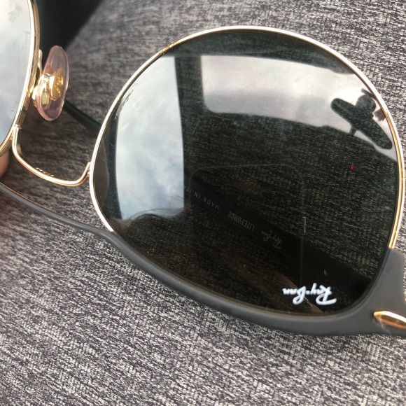 black with gold frame raybans